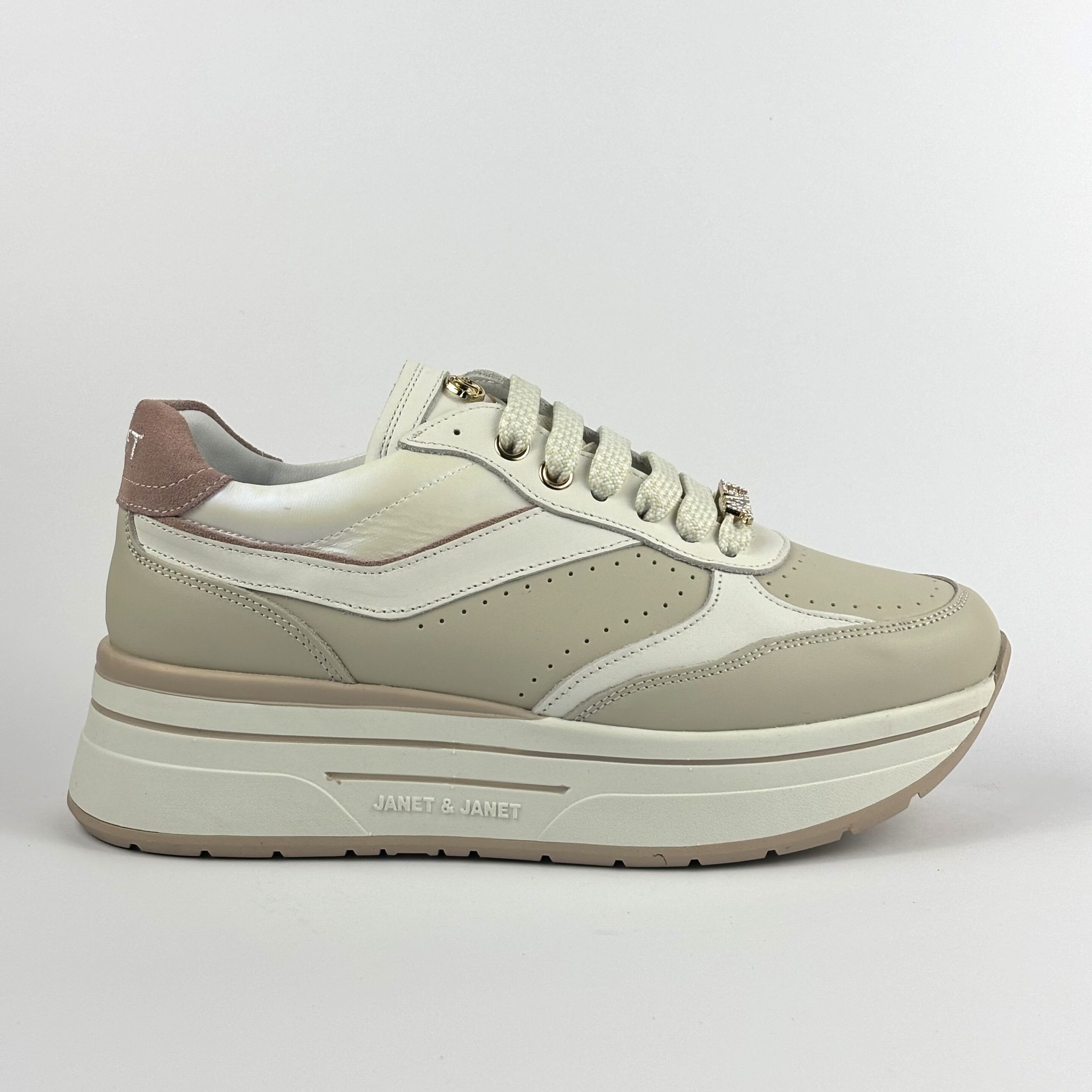 SNEAKERS  JANET E JANET