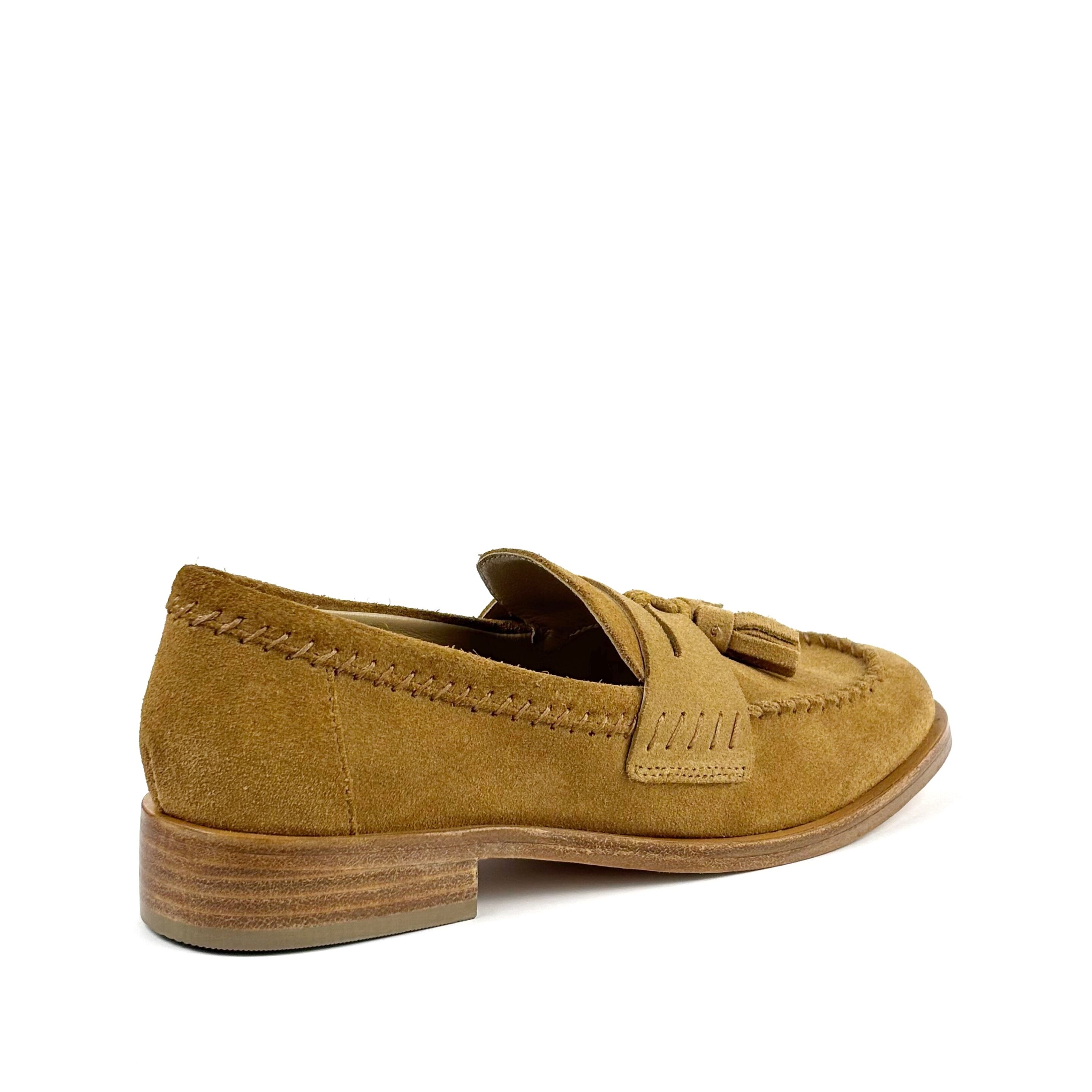 Mocassini donna in camoscio con nappine Janet & Janet  - immagine 4