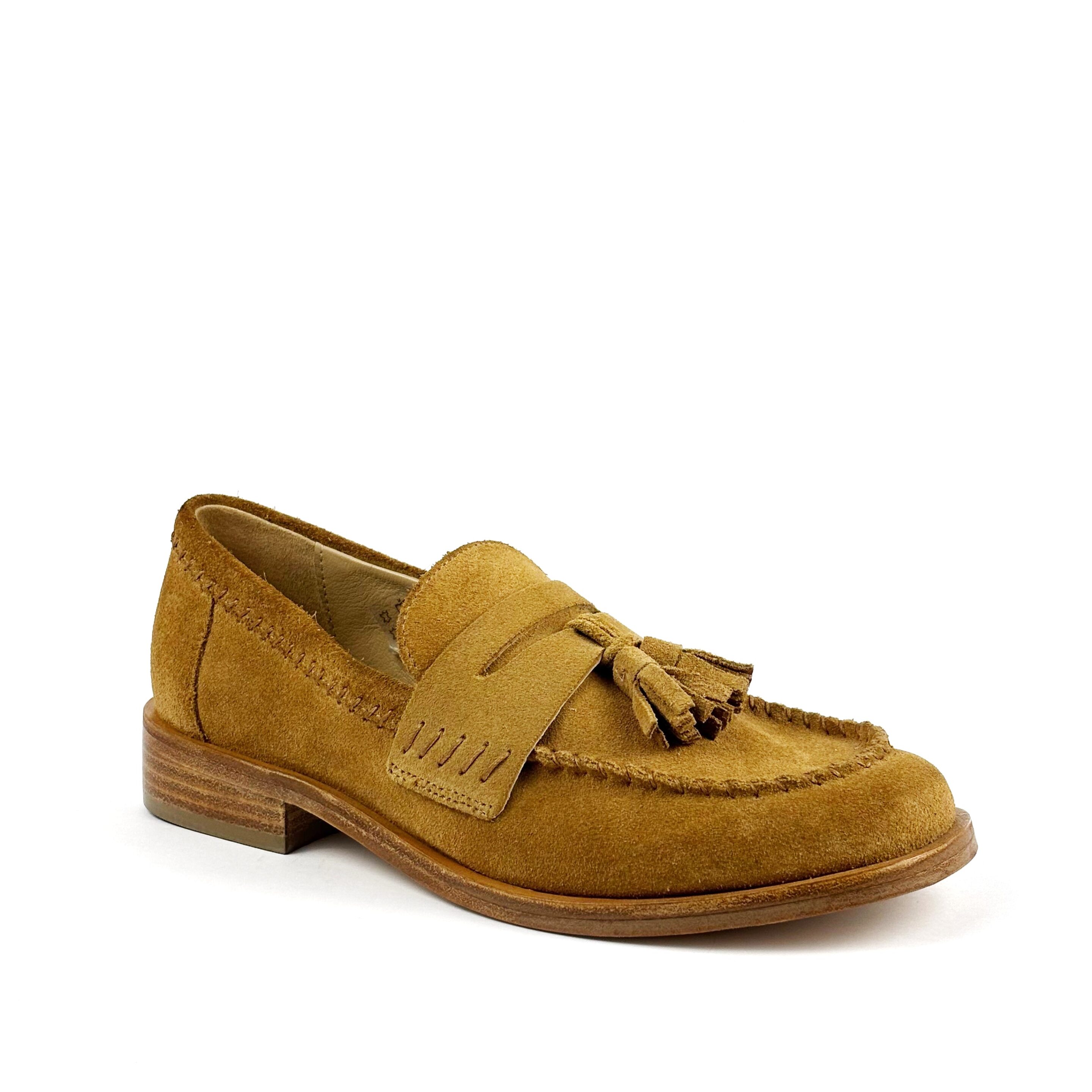 Mocassini donna in camoscio con nappine Janet & Janet  - immagine 3